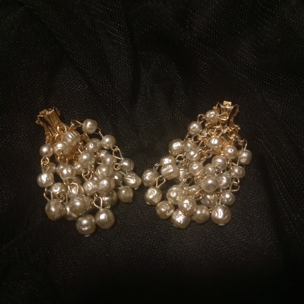 Vntg  Miriam Haskell Pearl multi drop earrings
